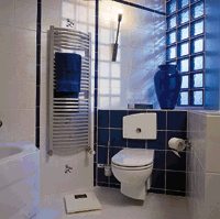 Arrangement "rund" ums WC: Jedes Detail perfekt in seiner Darstellungskraft wird vollkommen im Zusammenspiel. Komfort - das sind Details für die kleinen Dinge des Alltags. Exklusiv werden sie in ihrer Wirkung, wenn sie den Alltag vergessen lassen.