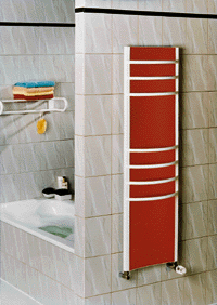Und 1995 wurde dieser Heizkörper mit dem Roten Punkt für "Hohe Designqualität" vom Design Zentrum Nordrhein-Westfalen ausgezeichnet. Der glatte Flachheizkörper dient neben der Badbeheizung auch zum Trocknen von Handtüchern und Wäschestücken. (Bild: Baufa)