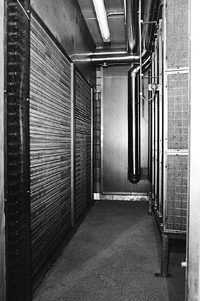 Bild 4: In die zentrale Luftaufbereitung integriertes Kupferwärmeaustauschersystem.