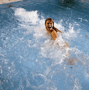 Die Gegenstromschwimmanlage erlaubt sportliches Schwimmen auf engstem Raum.