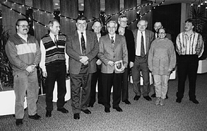 Der Vorstand der Innung für Sanitär-, Heizungs- und Klimatechnik Friedberg/Hessen. Von links nach rechts: Hermann Stamm, Kurt Herling, Walter Thorn (stv. Obermeister), Peter Michalak, Erwin Leonhardt (Ehrenobermeister), Eckhard Euler, Heinz Kessler (Geschäftsführer), Helmut Haas (stv. Kreishandwerksmeister), Rosemarie Schilbe-Buttler, Eckhard Mohr.
