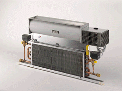 Bild 7: Ventilatorkonvektor mit Querstromventilator, Wärmeaustauscher für zwei Wasserwege und angebauten Regelventilen, Schwitzwasserwanne.