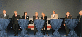 Gesprächsrunde "Lebensqualität" im Dresdner Kulturpalast: Dr. Klaus Westmann, Wolfgang Fritz, Winfried Wipper, Hans-Ludwig Grüschow, Moderatorin Nina Ruge, Ulrich Claßen, Fritz Kuhr und Prof. Dr. Jochen Benecke (von links) (Bild: Techem).