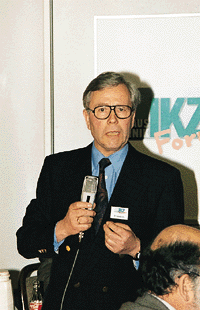 Die Position des Vorreiters der Preßsysteme, der Mannesmann Pressfitting GmbH, bekräftigte Dr. Rolf Diederichs und stellte fest, daß eine dauerhaft funktionsfähige Preßverbindung nur durch ein System gewährleistet werden kann.