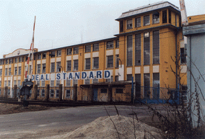 Eines der wenigen Gebäude in Teplice mit frischem Außenanstrich: Das Ideal Standard Werk.