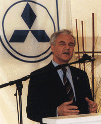 Ministerpräsident Dr. Manfred Stolpe erklärte die Unternehmensansiedlung zur "Chefsache".