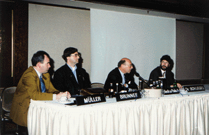 Als überzeugte Fürsprecher des SHK-Zertifikates stellten sich Ulrich Brunner und Dr. Reinhard Schlegel, zusammen mit ZVSHK-Hauptgeschäftsführer Michael von Bock und Polach und Andreas Müller vom Zentralverband, den Fragen der Teilnehmer.