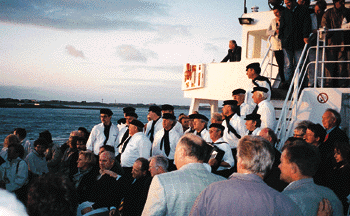 Sie brachten Stimmung an Bord: die Döntje-Singers am Begrüßungsabend.