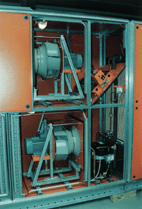 Bild 2: Ventilatormodul einer Klimazentrale mit freilaufendem Zuluft- (unten) und Fortluftventilator (oben). (Bild: Menerga Apparatebau GmbH)