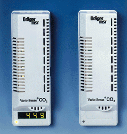 Bild 3: CO2-Fühler überwachen kontinuierlich die Raumluft und machen so die CO2-abhängige Anlagensteuerung möglich. (Bild: Drägerwerk AG)