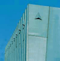 Detail der Seitenfront mit Fassadenlüftung.