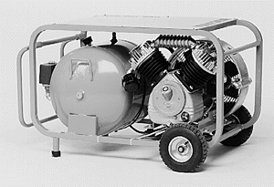 Bild 1: Der mobile Kolbenkompressor Eco-Car 650 D liefert 440 Liter Druckluft je Minute bei 6 bar Überdruck. Er läst sich auch gut in einem PKW-Kombi transportieren.
