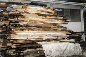 Aus teilweise jahrhundertealtem Holz ...