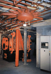 Bild 2: Platzsparende Montage des Zortström-Systems an der Decke ...