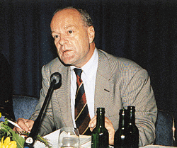 Moderator Maxim Worcester führte durch das Thema.