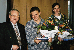 Die strahlenden 1. Landessieger Markus Gaida (Mitte), Gas- Wasserinstallation und Björn Anders, Zentralheizungs- Lüftungsbauer mit dem "noch" LIM Schliefke, der strahlend seine Amtszeit beenden konnte.