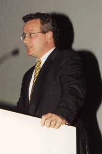 Neue Verbundalternative: Dr. Christoph Grote porträtierte dieim Frühjahr 1996 gegründete Fachgemeinschaft "Die Aktiven".30 Großhändler und rund 500 Handwerker seien derzeit mit vonder Partie.