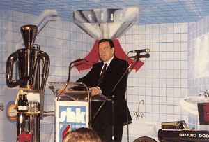 Gerhard Schröder, Ministerpräsident des Landes Niedersachsen und Schirmherr der Messe, stellte sich weder als "Eiserner Gustav" noch als Kanzlerkandidat der SPD vor. Statt dessen erläuterte er die Vorstellungen seiner Partei zur Mittelstandspolitik. Ausdrücklich lobte er das Handwerk für die Bereitstellung zusätzlicher Ausbildungsplätze, entgegen dem Trend in anderen Wirtschaftszweigen.