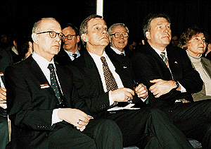 Einige der hochkarätigen Redner (vorn v.l.): Prof. Dr.-Ing. Hartmut Griepentrog, Wolfgang Clement, Dr. Michael Vesper, Rosemarie Heiming.