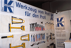 Ohne richtiges Werkzeug keine gute Arbeit: Der Unternehmensbereich Spenglereibedarf war bei Kaufmann mit zahlreichen Exponaten - vor allem Werkzeuge und Maschinen - vertreten.