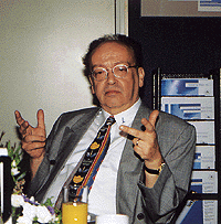 Klaus Mangelmann: "Qualität wird in Zukunft mit Sicherheit immer marktentscheidender, nicht nur für uns als Hersteller, sondern auch für die Systemanbieter und verarbeitenden Betriebe."
