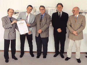 Übergabe der Zertifizierungsurkunde (v.l.): Norbert Classen, Dietmar Baum, Johann Werner Hansen, Christian Dörrenberg und Wolfram Weber.