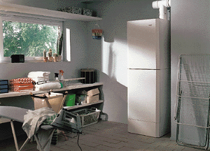 Bild 4: Brennwertkessel DE und 80-Liter-Warmwasserspeicher DLU im Design des Gerätes.