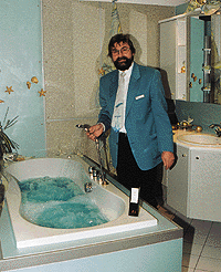 Begeisterter "Wannentrainer" ist der Obermonteur und Studioberater Manfred Molsner.