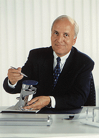 Grohe-Vorstand Peter Körfer-Schün möchte mit der Aktion Grohtherm 3000 das Image der Branche, den professionellen Vertrieb und den Markennamen Grohe stärken.