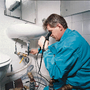 Einer der wichtigsten Schritte für den Installateur ist die Kontrolle kritischer Rohrstränge mit dem Endoskop.