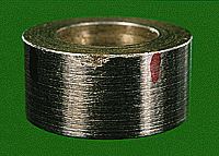 Bild 1: Stahl in Wasser mit 2,5% inhibiertem Glykolkonzentrat (K 1) bei 80C nach 7 Tagen in Gegenwart von Luft mit Spaltkorrosion.