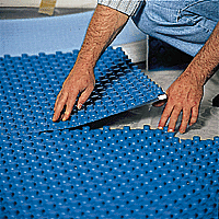 Die Systemplatten werden druckknopfartig miteinander verbunden.