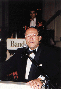 Düsseldorfs Bürgermeister Heinz Hardt kennt als Ingenieur für Heizungs- und Lüftungstechnik die Sorgen und Nöte des Handwerks und lobte dessen "beachtliche" Leistung.