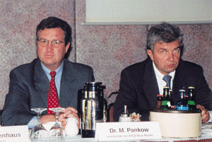 Perspektive und Herausforderung zugleich ist für Dr. Michael Pankow (links) und Harald Wipfler die ARGE als Branchenplattform, insbesondere aufgrund der Offensive, "Endgebraucher", im Internet.
