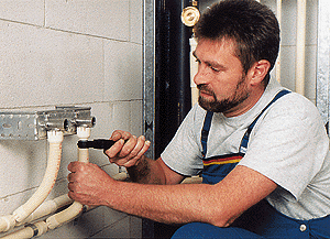 Einfacher ist besser: Mit den steckbaren Adaptern des Trinkwassersystems Friatherm flexibel geht die Installation in der Stockwerksverteilung noch rationeller von der Hand.