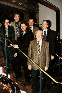 In echter Brauhausatmosphäre und bei bester Stimmung präsentierten sich die neu- und wiedergewählten Mitglieder der Fachausschüsse. (v.l.n.r.) Bettina Leidi, Ernst Otto, Andreas Oxfort, Rainer Rudolph, Robert Emmerlich und Ullrich Kössel.