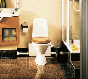 Bild 1: Die Kleinhebeanlage Sololift 4-2 entsorgt komplette Bäder einschließlich WC, Dusche, Waschbecken oder Bidet.