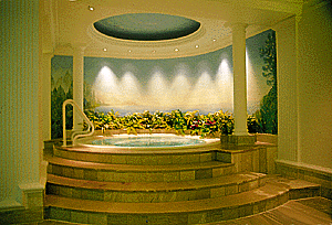 Majestätische Whirlpool-Empore mit attraktivem Ambiente.