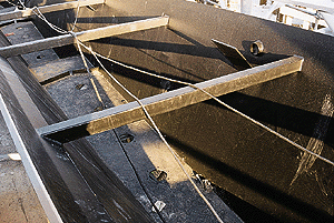 . . . über die Dachrinne . . .