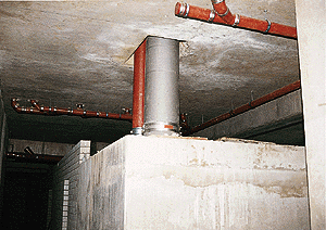 . . . zum Energieumwandlungsbecken und schließlich über zwei 400er Gußrohre in das öffentliche Kanalsystem fließt.