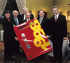 Im Bild von links: Renate Schlatmann, Ressortchefin Messe Essen, Hauptgeschäftsführer FV SHK NRW Dr. Hans-Georg Geißdörfer, Prof. Klemm, Präsident des RWI (Rheinisch-Westfälischen Instituts für Wirtschaftsforschung), Alfons Jochems, Direktor der Messe Essen, Reinhard Engel, Vorsitzender der Geschäftsführung Buderus Handel und Vorsitzender des Messebeirats sowie ganz rechts Prof. Richter, Technische Universität Dresden.
