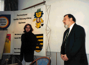 Der Vorsitzende des Betriebswirtschaftlichen Ausschusses, Rainer Leipoldt aus Zwickau, eröffnete die Veranstaltung. Martina Gerhardt, vors. Richterin am Landgericht Leipzig, erläutert formalrechtliche Grundsätze für einen Bauprozeß.