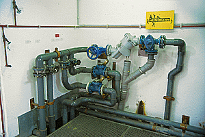 Frischwasser-Nachspeisung direkt in die Beckenwasser-Umwälzleitung mittels Trinkwasser-Absicherung gemäß DIN 1988.