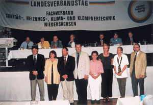 Die Mannschaft der Geschäftsstelle: Franz Kiehslich, Gudrun Wiegand, Horst Bunk, Frank Neugebauer, Stephanie Scheulenburg, Regina Müller, Ulrike Müller, Peter Fritsche (v.l.n.r.).