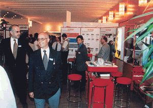 Reger Andrang herrschte zu Beginn der Tagung in den Ausstellungsreihen im Foyer der Festhalle.