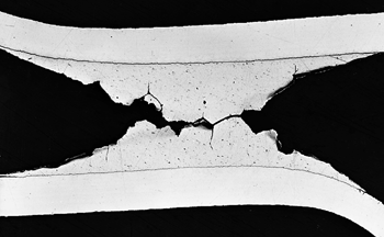 Bild 7: Korngrenzenangriff des Kupferlotes in fortgeschrittenem Stadium; Vergrößerung 40:1.