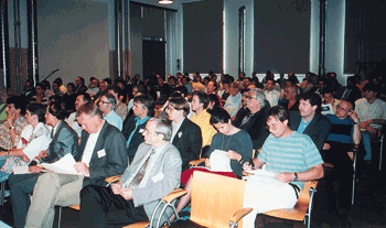 Über 150 Teilnehmer beim Symposium Regenwasser- bewirtschaftung im Taut-Saal des Deutschen Architektur Zentrums in Berlin.