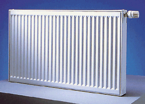 Bild 1: Werksseitig mit integrierter Ventilgarnitur für den Zweirohr-Betrieb ausgestattet: Der Flachheizkörper Solidoflux Spezial.