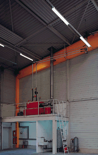 Optimale Raumnutzung: Die Heizzentrale in der eingezogenen zweiten Etage der neuen Halle ermöglicht eine volle Ausnutzung der Hallen-Grundfläche.