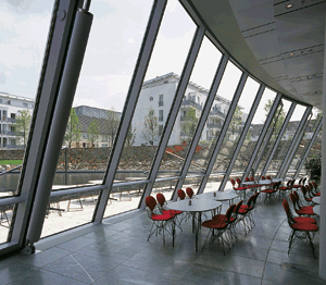 Bild 4: Rund 1200 Konvektoren decken den Wärmebedarf im neuen Verwaltungsgebäude des RWE.